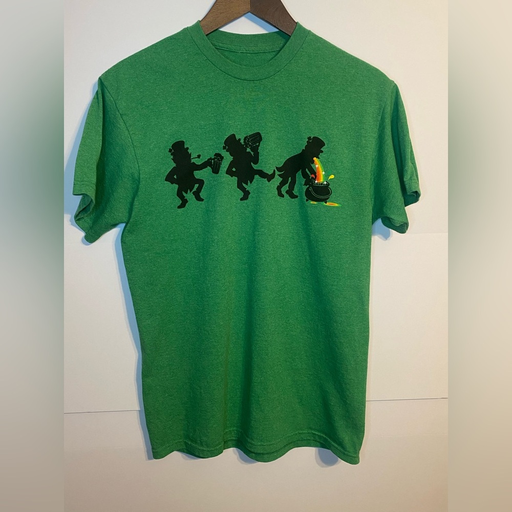 St Patrick’s leprechauns drunk rainbow fun green Irish casual t-shirt